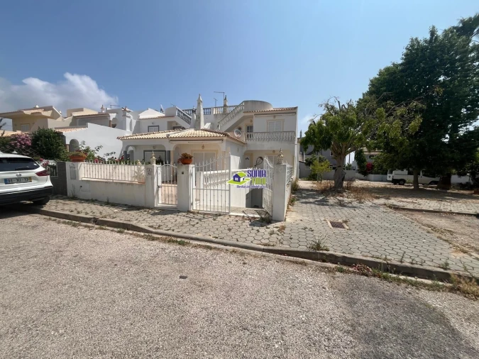 Moradia T3 para Venda em Armação de Pera Foto 1