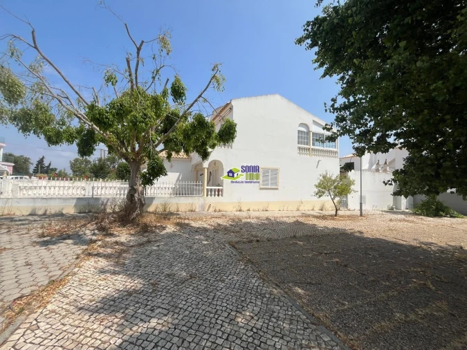 Moradia T3 para Venda em Armação de Pera Foto 2