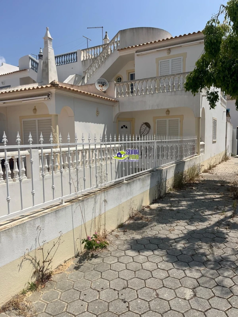 Moradia T3 para Venda em Armação de Pera Foto 3