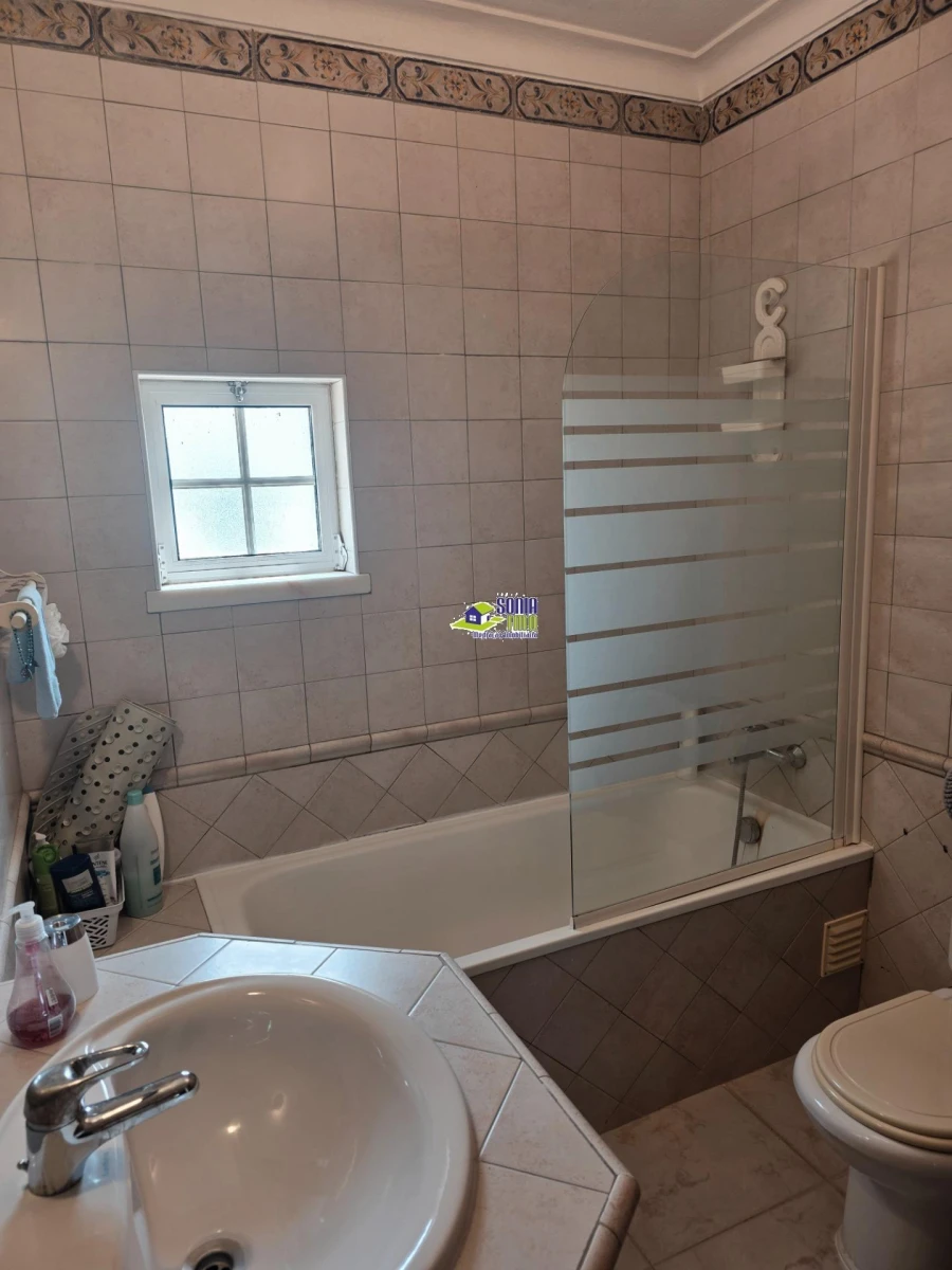 Moradia T3 para Venda em Armação de Pera Foto 34