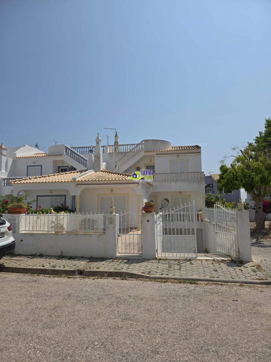 Moradia T3 para Venda em Armação de Pera Foto 4