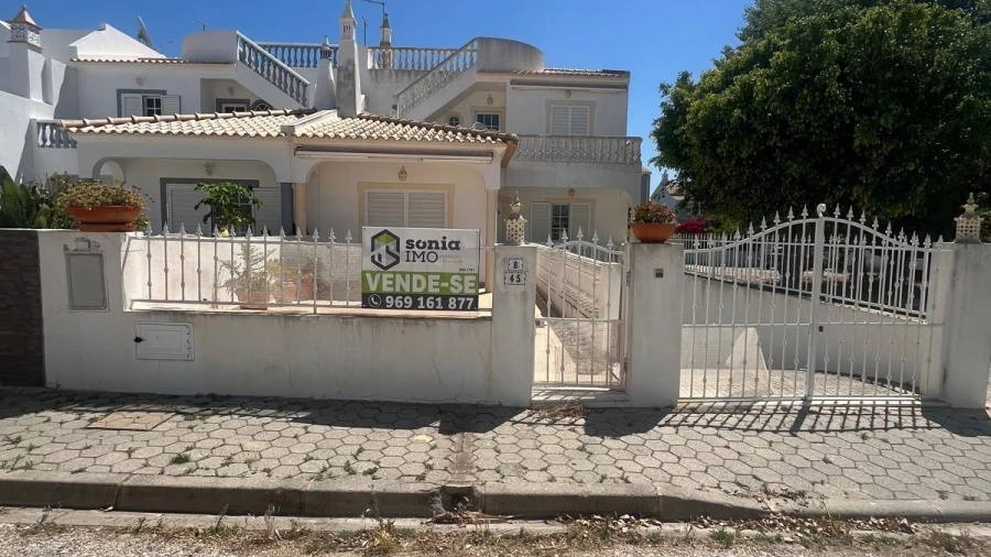 Moradia T3 para Venda em Armação de Pera