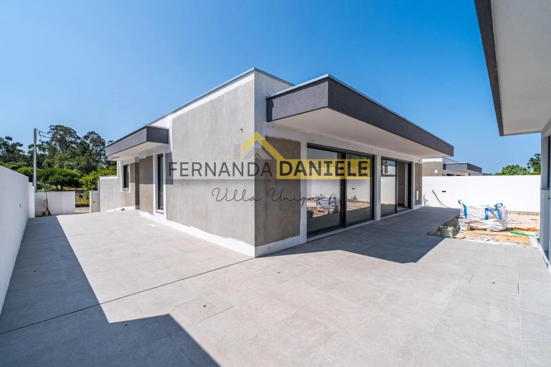 Moradia T4 para Venda em Santa Maria da Feira, Travanca, Sanfins e Espargo Foto 1