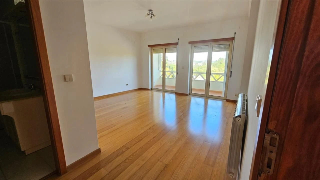 Moradia T4 para Venda em Leiria, Pousos, Barreira e Cortes Foto 13