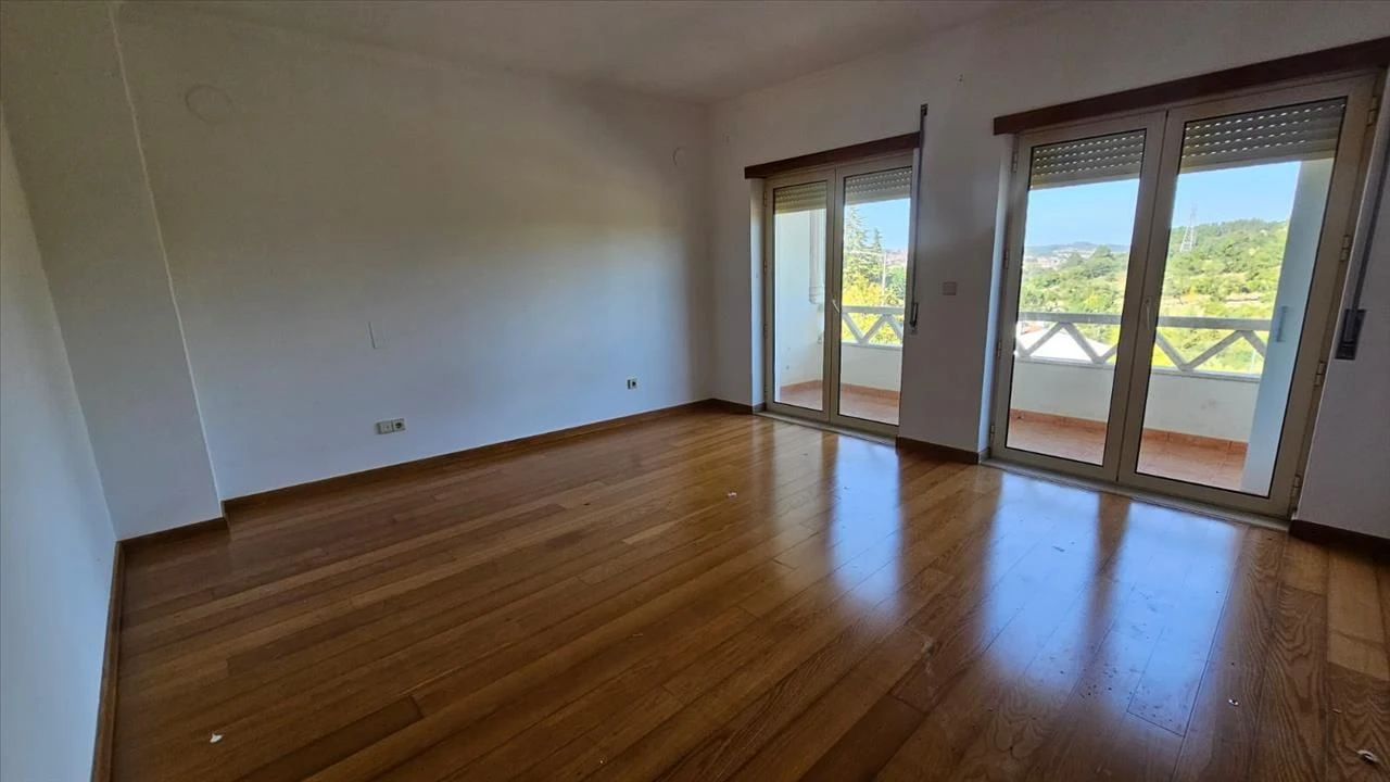 Moradia T4 para Venda em Leiria, Pousos, Barreira e Cortes Foto 14