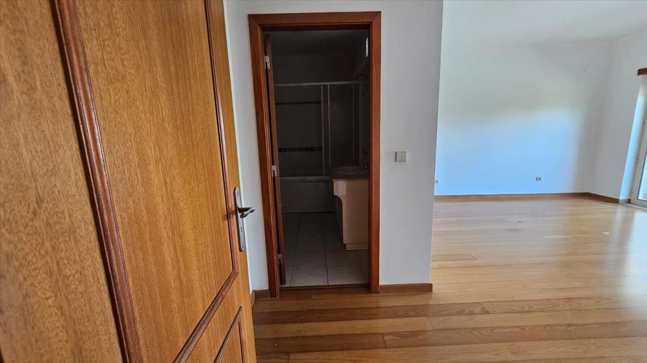 Moradia T4 para Venda em Leiria, Pousos, Barreira e Cortes Foto 19