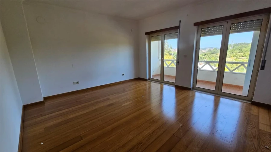 Moradia T4 para Venda em Leiria, Pousos, Barreira e Cortes Foto 14