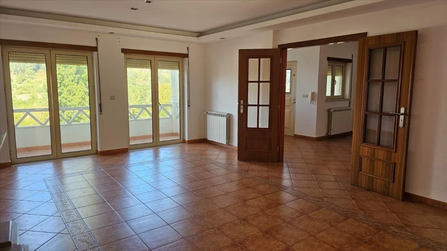 Moradia T4 para Venda em Leiria, Pousos, Barreira e Cortes Foto 5