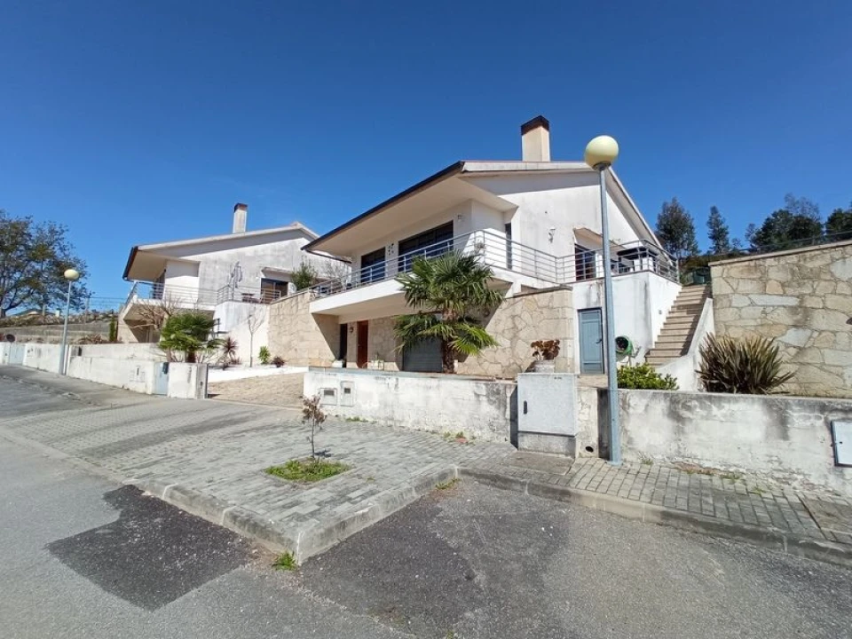 Moradia T3 para Venda em Rebordões (Santa Maria) Foto 6