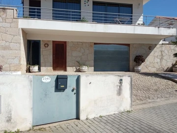 Moradia T3 para Venda em Rebordões (Santa Maria)