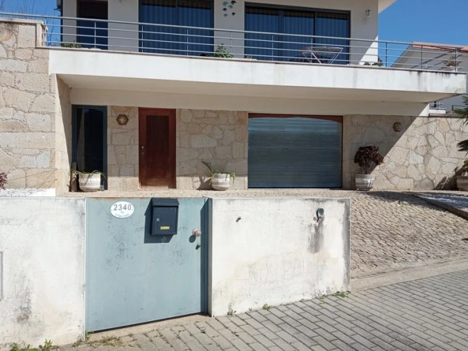 Moradia T3 para Venda em Rebordões (Santa Maria) Foto 5