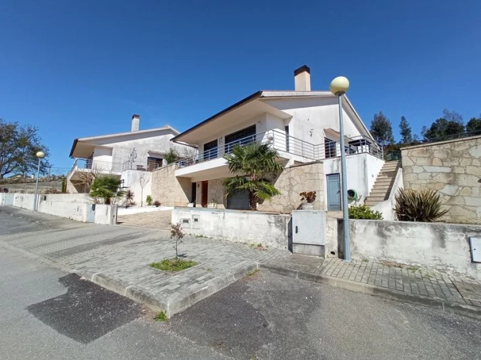 Moradia T3 para Venda em Rebordões (Santa Maria) Foto 6