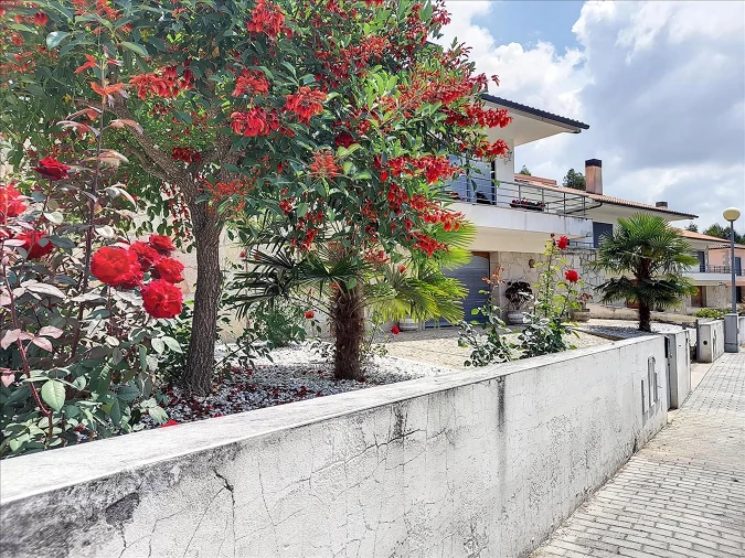 Moradia T3 para Venda em Rebordões (Santa Maria) Foto 7