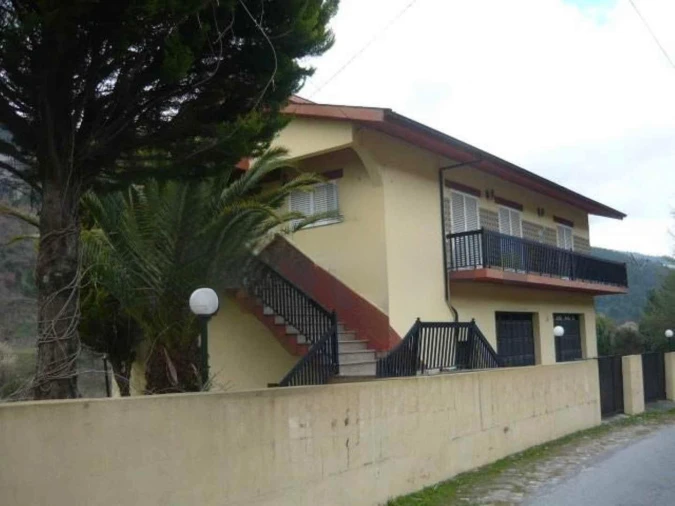 Moradia T3 para Venda em Loivos da Ribeira e Tresouras Foto 2