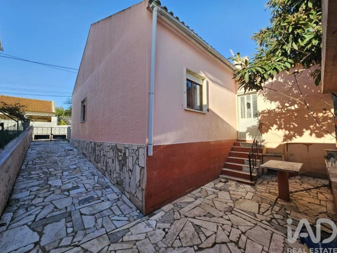 Moradia T3 para Venda em Vialonga Foto 11