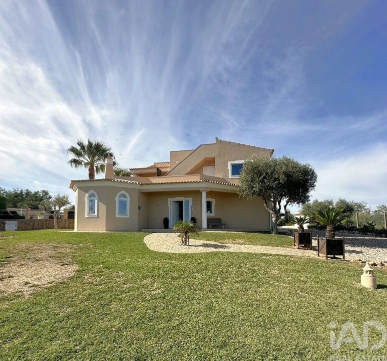 Moradia T4 para Venda em Armação de Pera Foto 3