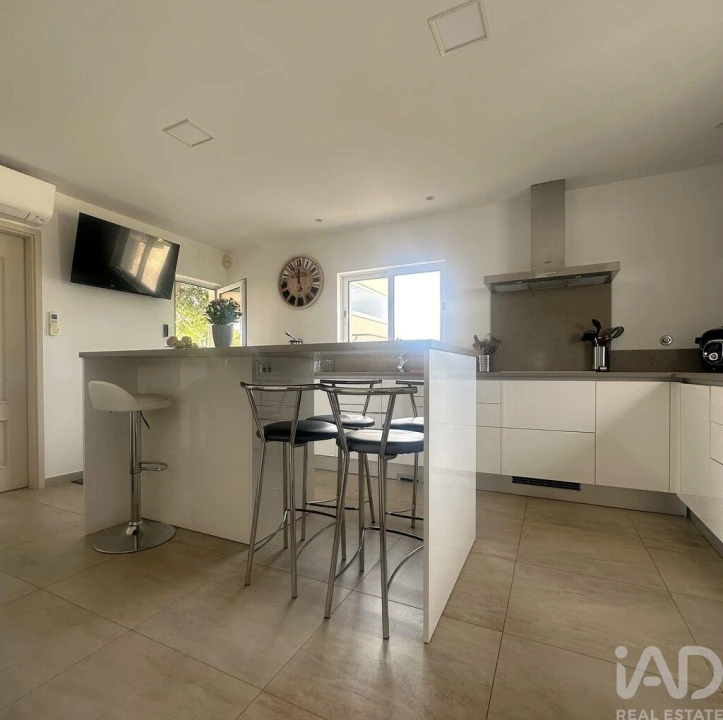 Moradia T4 para Venda em Armação de Pera Foto 16