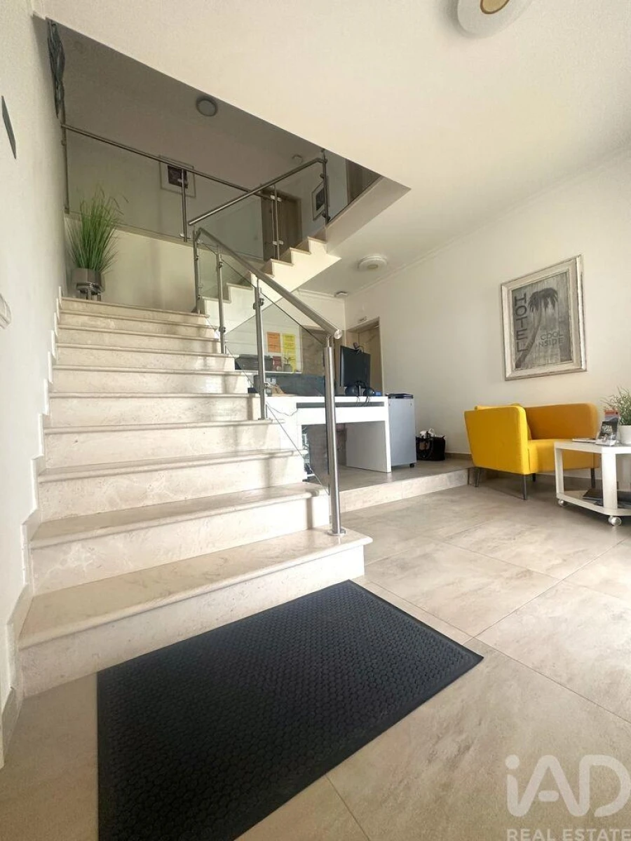 Moradia T4 para Venda em Armação de Pera Foto 14