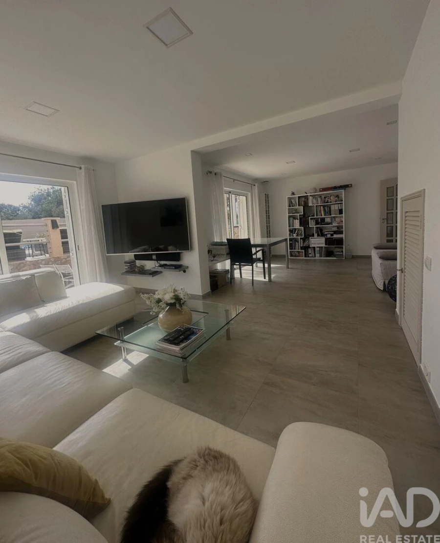 Moradia T4 para Venda em Armação de Pera Foto 26