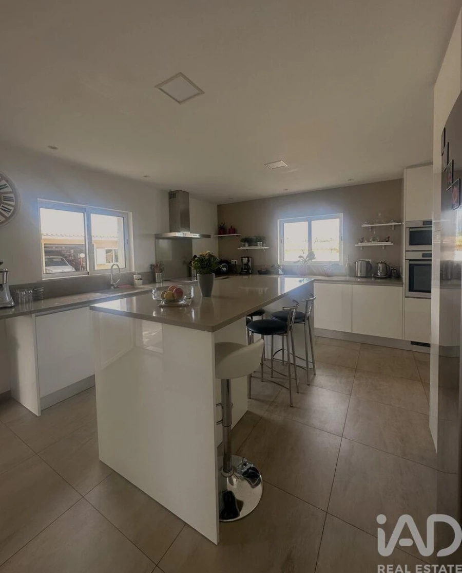 Moradia T4 para Venda em Armação de Pera Foto 17