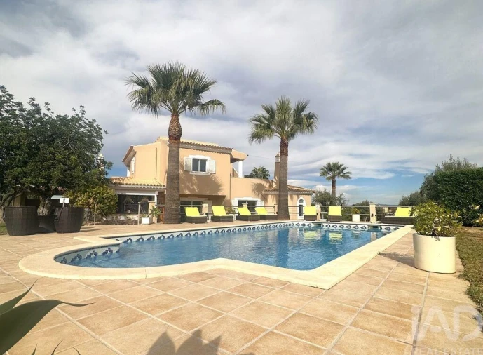 Moradia T4 para Venda em Armação de Pera Foto 1