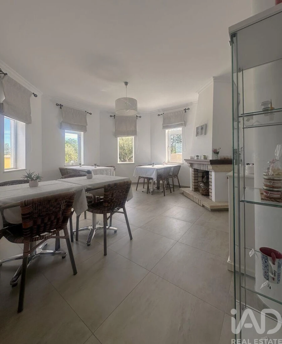 Moradia T4 para Venda em Armação de Pera Foto 18