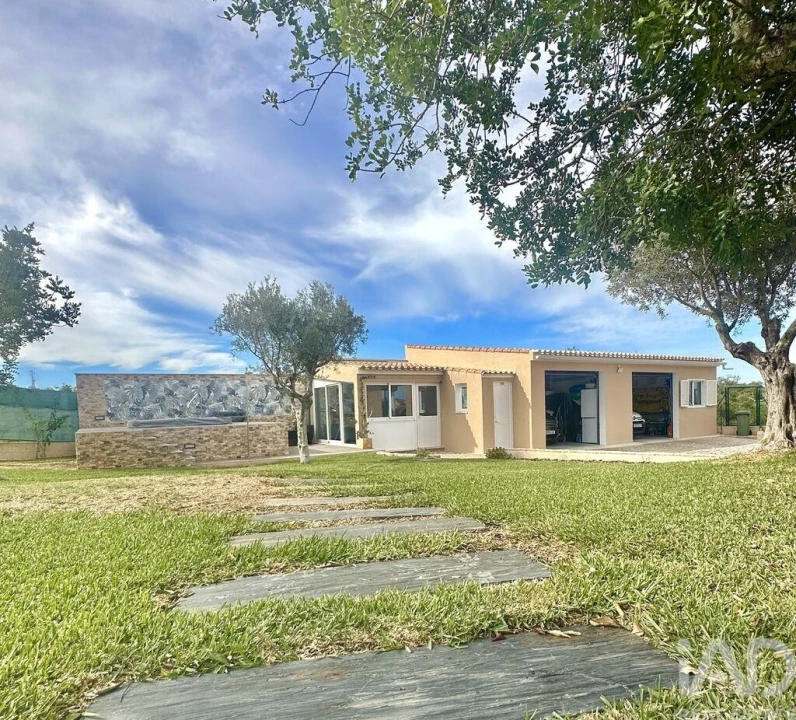 Moradia T4 para Venda em Armação de Pera Foto 11