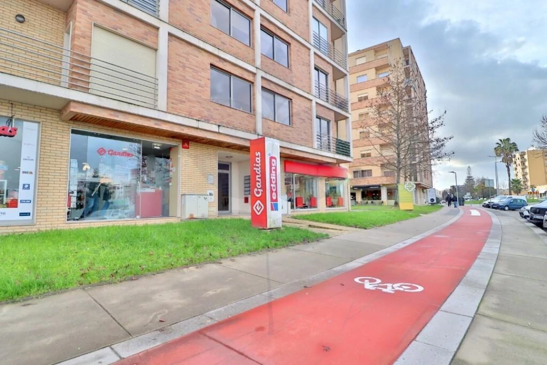 Loja para Venda em Nogueira, Fraião e Lamaçães Foto 2