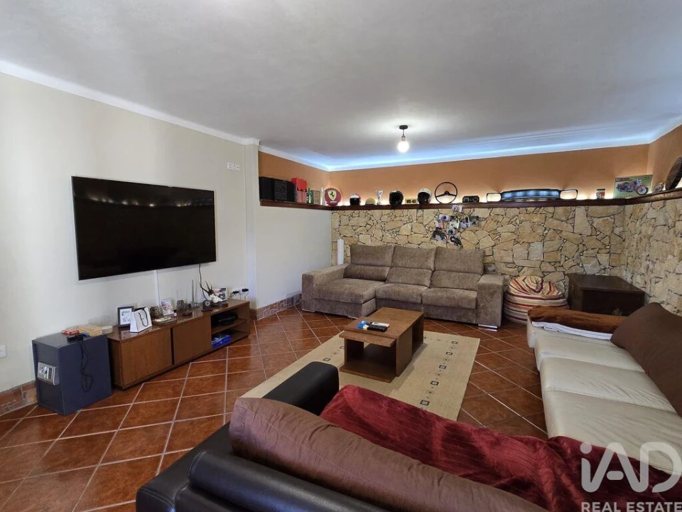 Moradia T4 para Venda em Poiares (Santo Andre) Foto 9