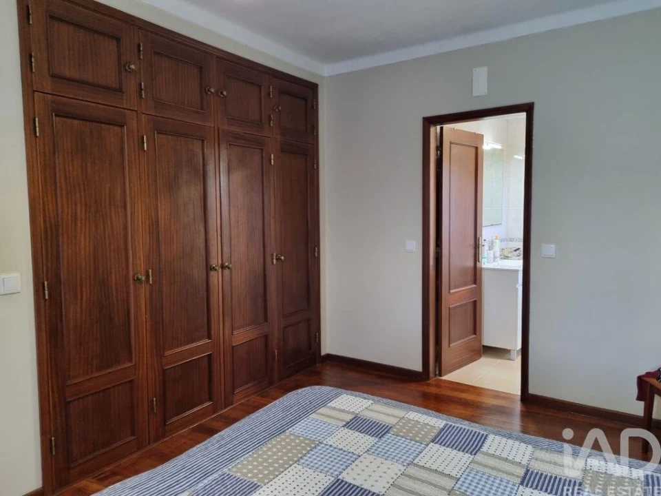 Moradia T4 para Venda em Poiares (Santo Andre) Foto 25