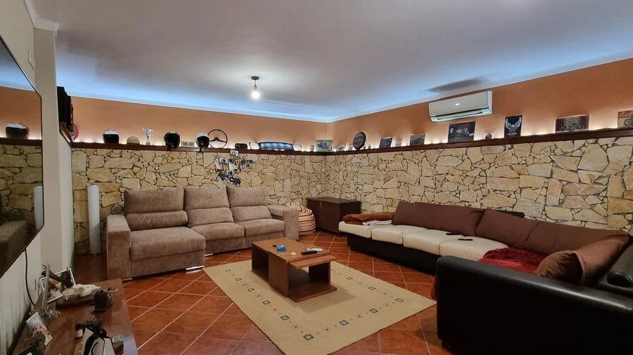 Moradia T4 para Venda em Poiares (Santo Andre)