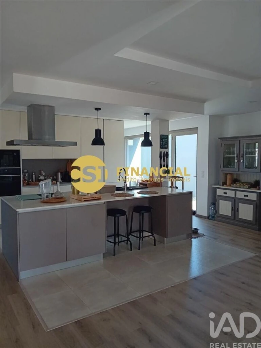 Moradia T3 para Venda em Cortegaça Foto 4