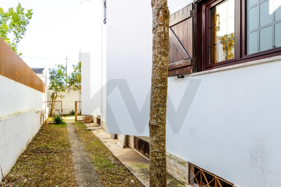 Moradia T4 para Venda em São Domingos de Rana Foto 24