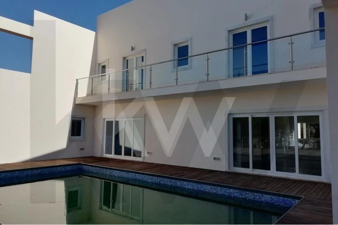 Moradia T4 para Venda em Queluz e Belas Foto 2