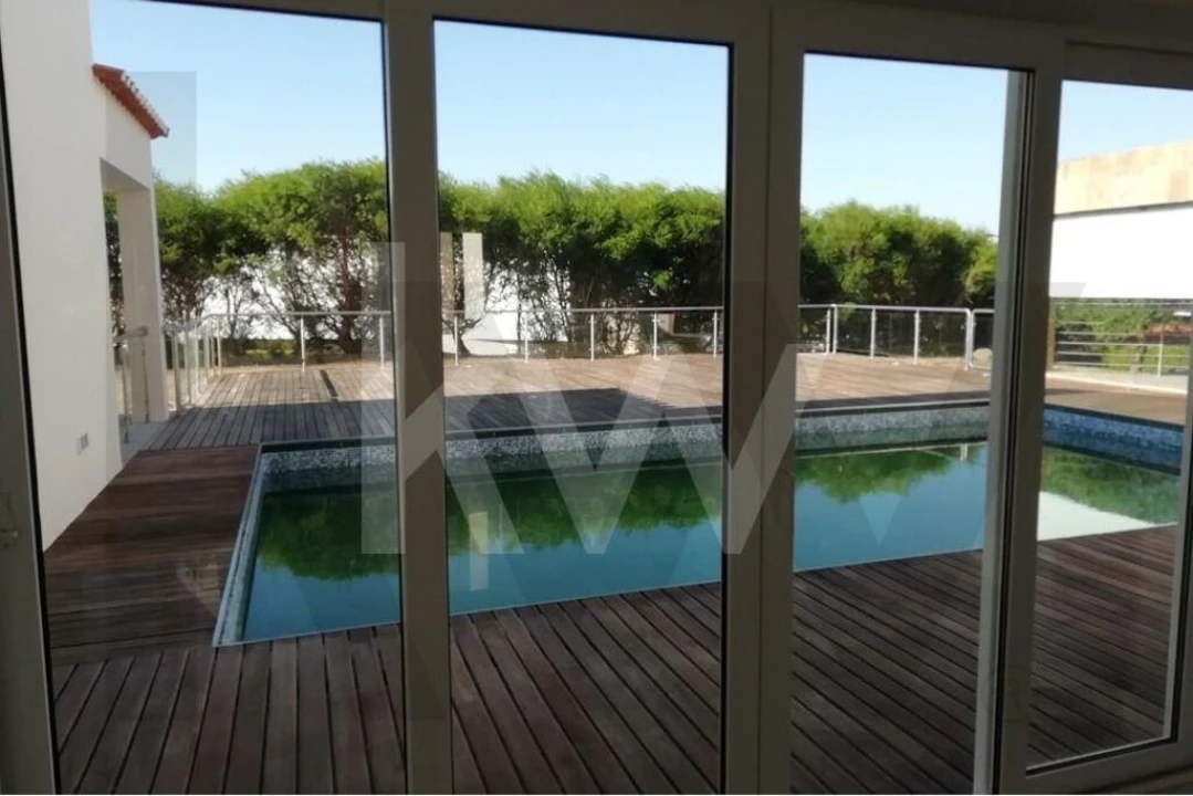 Moradia T4 para Venda em Queluz e Belas Foto 1