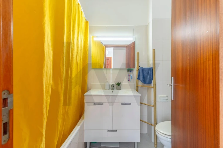 Apartamento T2 para Venda em Estreito de Camara de Lobos Foto 10