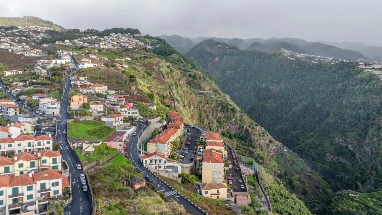Apartamento T2 para Venda em Estreito de Camara de Lobos Foto 19