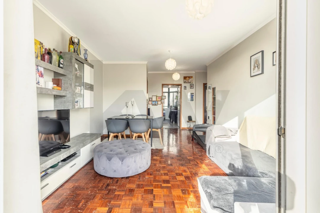 Apartamento T2 para Venda em Estreito de Camara de Lobos Foto 4