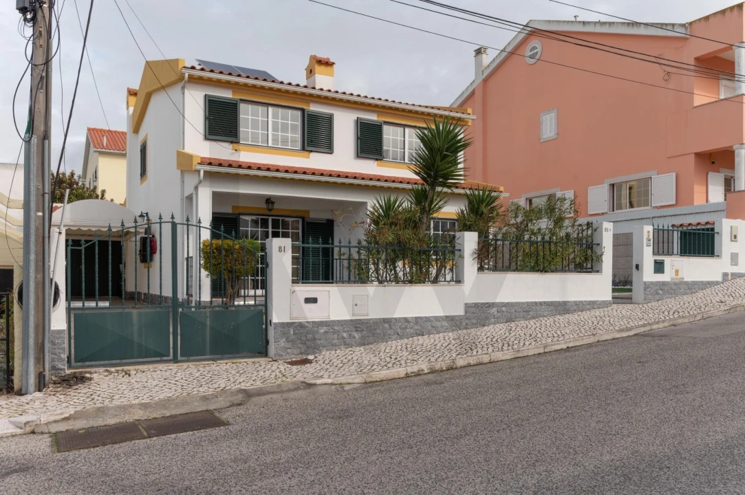 Moradia T5 para Arrendamento em Charneca de Caparica e Sobreda Foto 36