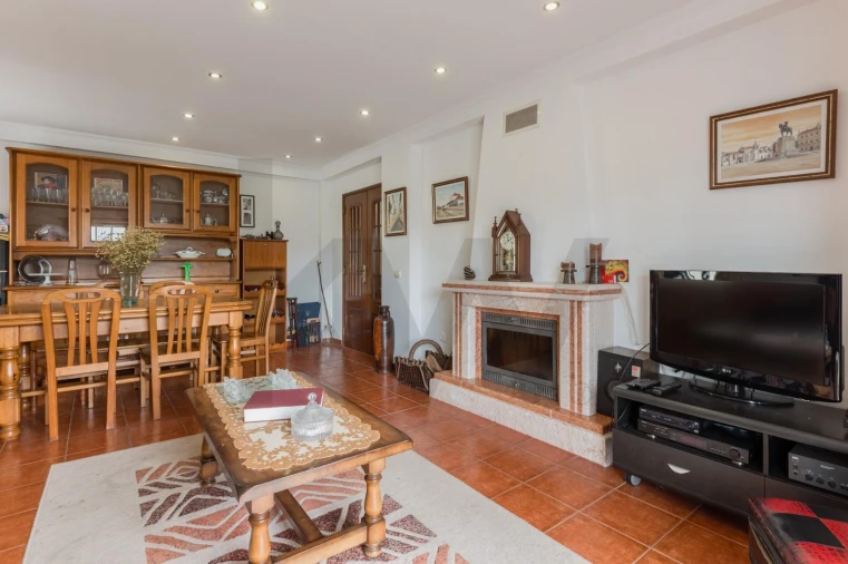 Moradia T5 para Arrendamento em Charneca de Caparica e Sobreda Foto 13