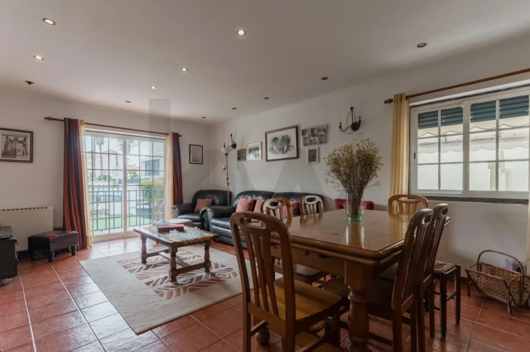 Moradia T5 para Arrendamento em Charneca de Caparica e Sobreda Foto 10