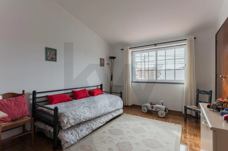 Moradia T5 para Arrendamento em Charneca de Caparica e Sobreda Foto 22