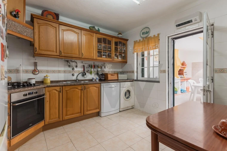 Moradia T5 para Arrendamento em Charneca de Caparica e Sobreda Foto 31