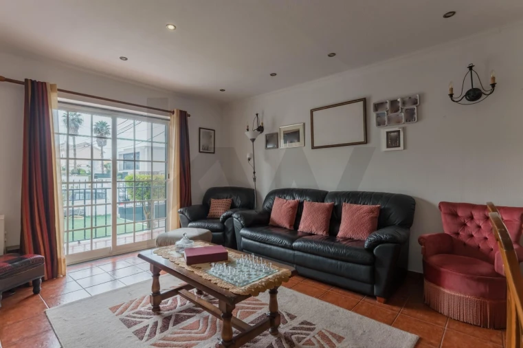 Moradia T5 para Arrendamento em Charneca de Caparica e Sobreda Foto 9