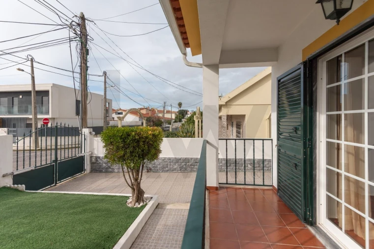 Moradia T5 para Arrendamento em Charneca de Caparica e Sobreda Foto 5