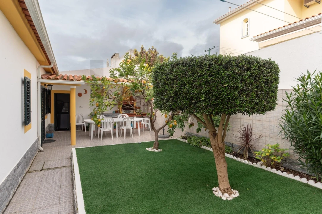 Moradia T5 para Arrendamento em Charneca de Caparica e Sobreda Foto 4