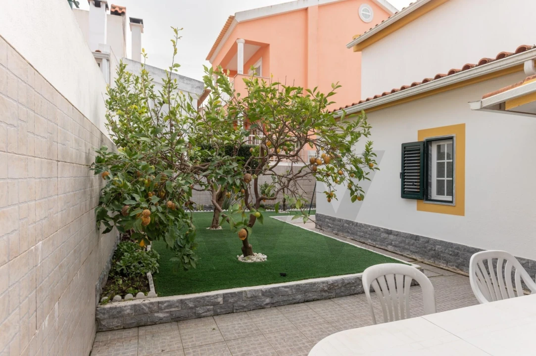 Moradia T5 para Arrendamento em Charneca de Caparica e Sobreda Foto 7