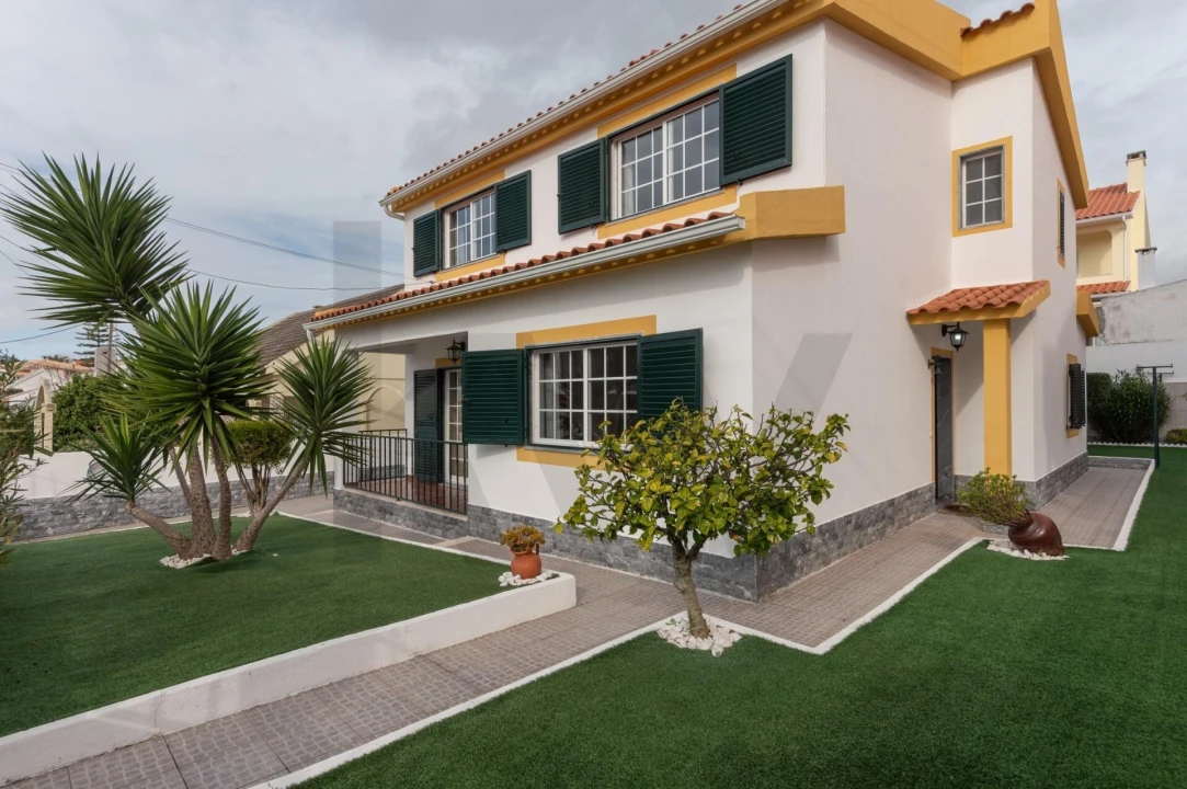 Moradia T5 para Arrendamento em Charneca de Caparica e Sobreda Foto 2