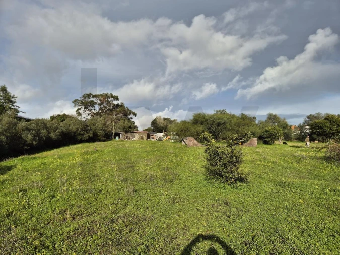 Terreno para Venda em Charneca de Caparica e Sobreda