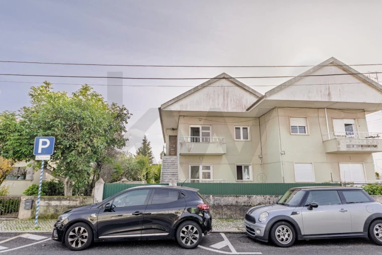 Moradia T6 para Venda em Porto Salvo Foto 1